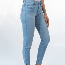 Load image into Gallery viewer, Zippered Jeans