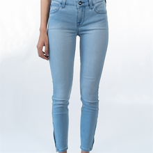 Load image into Gallery viewer, Zippered Jeans